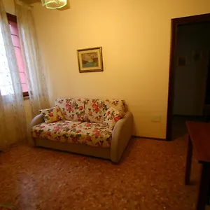 https://locanda-donna-laura.emilia-romagnahotels.net